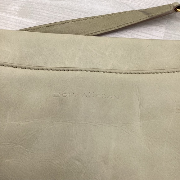 Donna Karan Cream Shoulder Bag with Gold Chain Accent - Picture 5 of 6